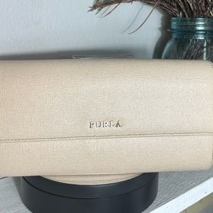 Furla Zip Accordion leather wallet
